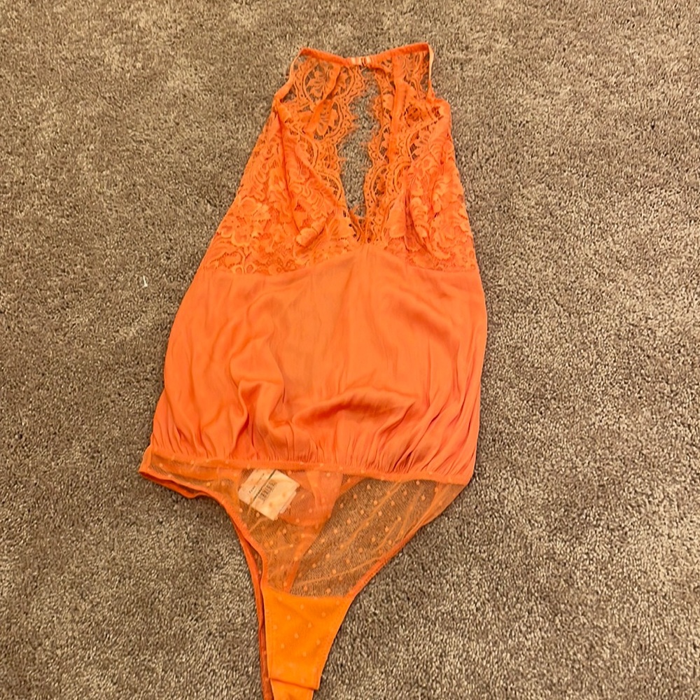 GORGEOUS New NWT Free people Bodysuit with a lace trim - Picture 3 of 9